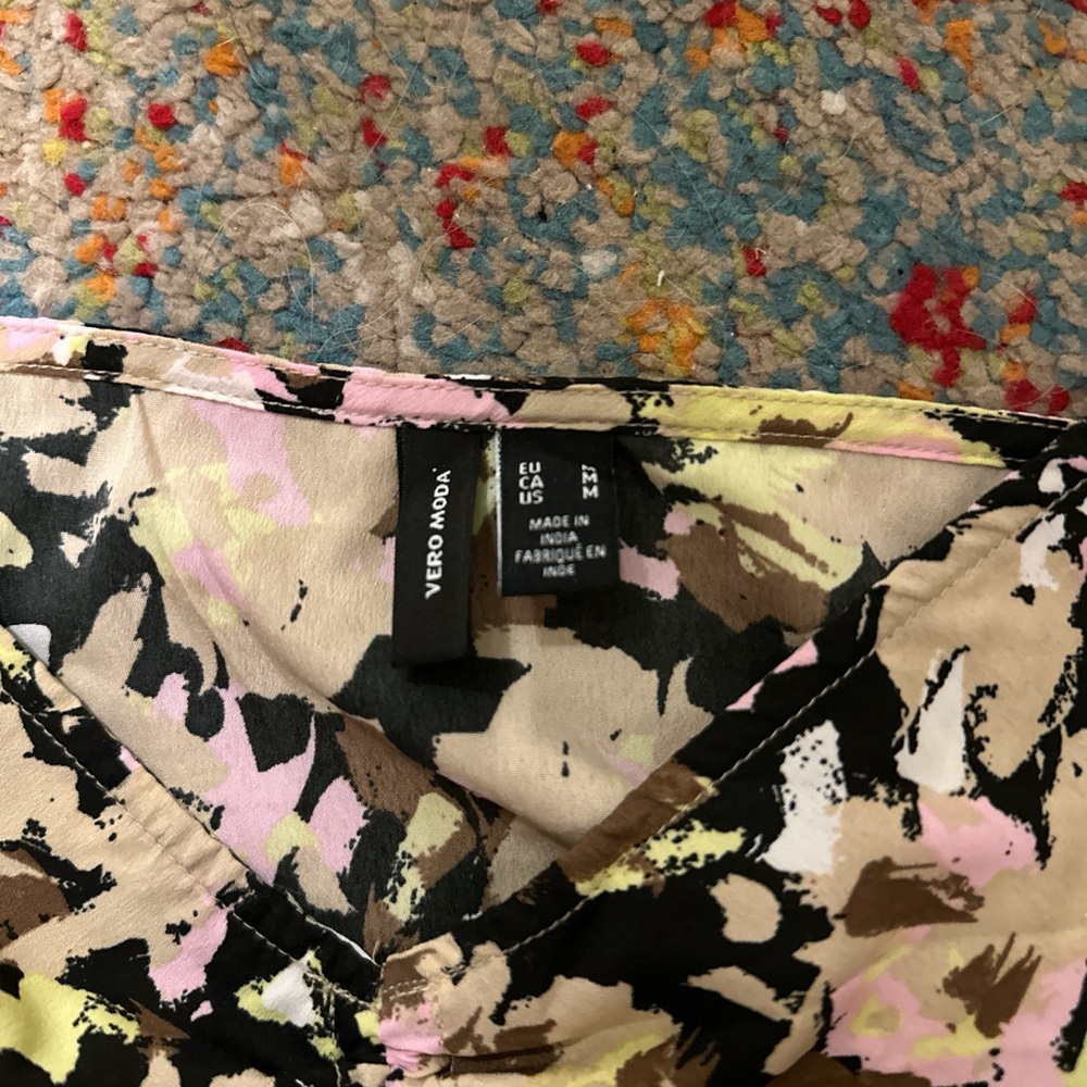 Vera Moda Abstract Crop Top - Picture 2 of 3